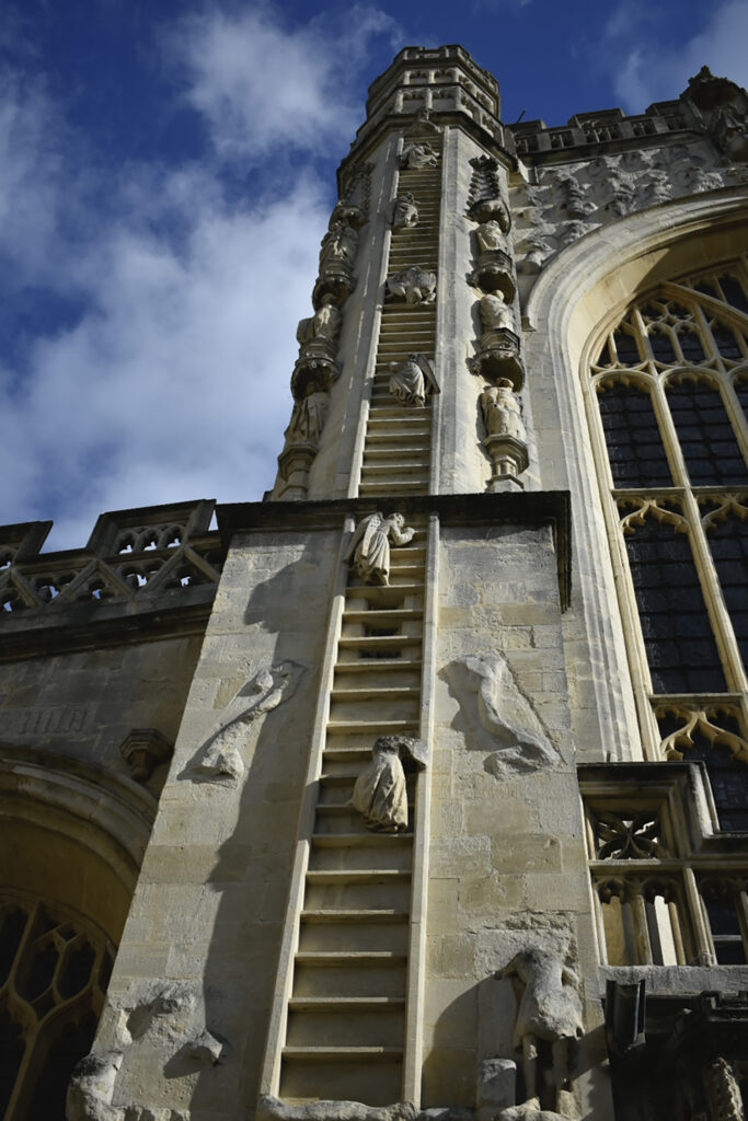 Bath Abbey, Angels climbing the Jacob's Ladder